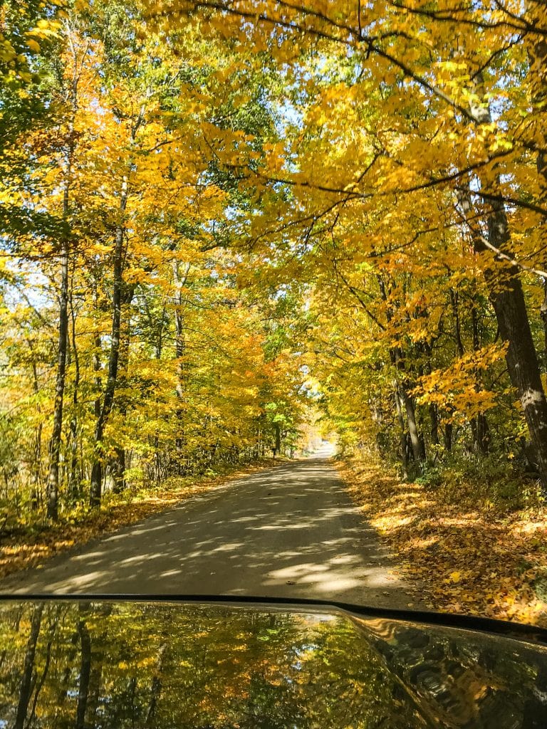 Michigan Fall Foliage- The best scenic fall drives in Michigan. | Her Life Adventures | #fall #drive #michigan #foliage #scenic #upperpeninsula #michigantravel #traveldestinations #vacation #roadtrip #wheretogo