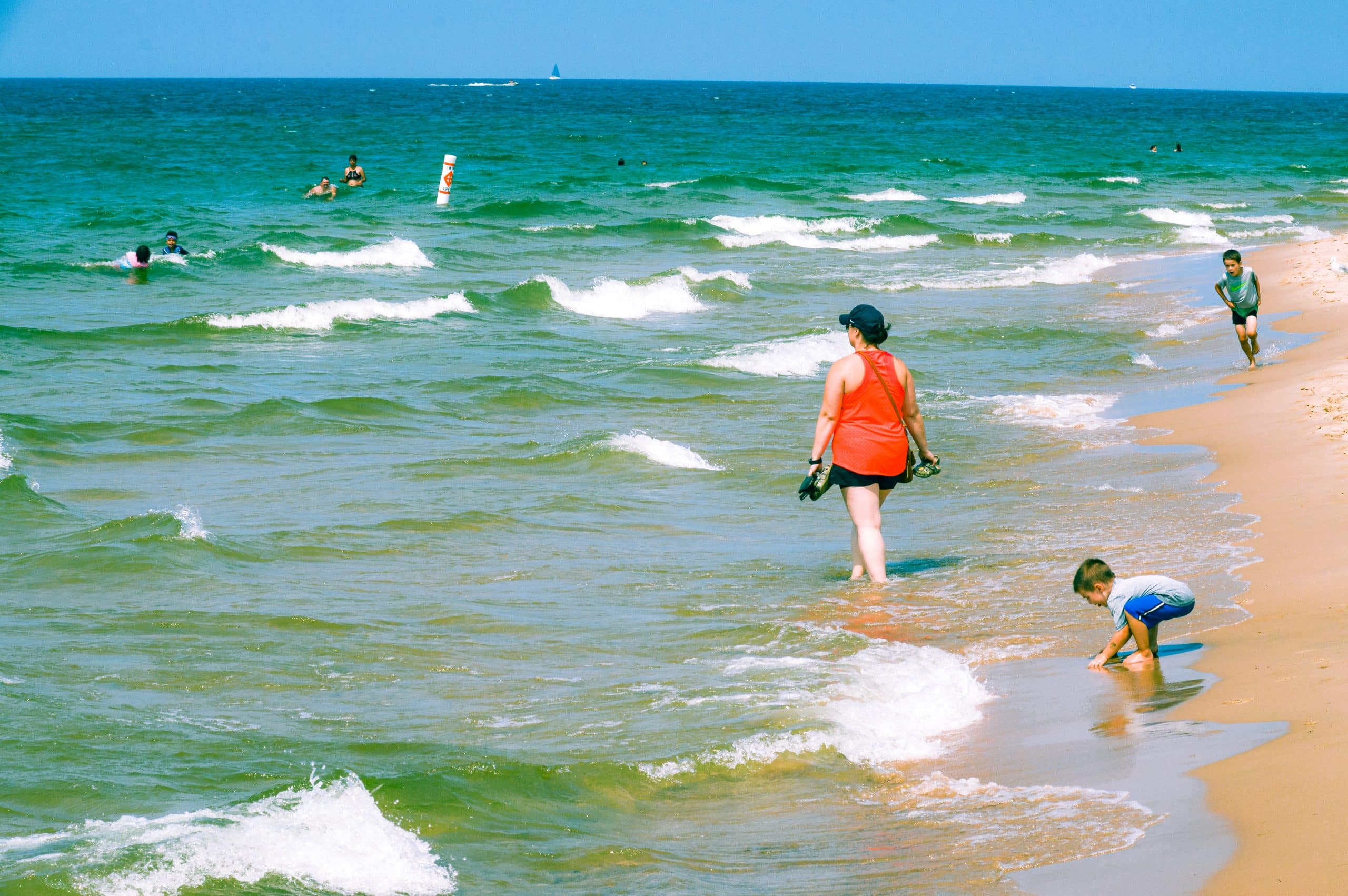 This Sleeping Bear Dunes itinerary covers the best of what to do on the National Lakeshore, how to get there and where to stay. Add this hidden gem to your summer bucket list. | Her Life Adventures | #camping #usdestinations #travelhacks #travelguide #adventuretravel #roadtrip #nationalpark #nationalparkroadtrip #michigantravel #greatlakes #ustravel #summer #bucketlist #sleepingbear #lakemichigan #sanddunes