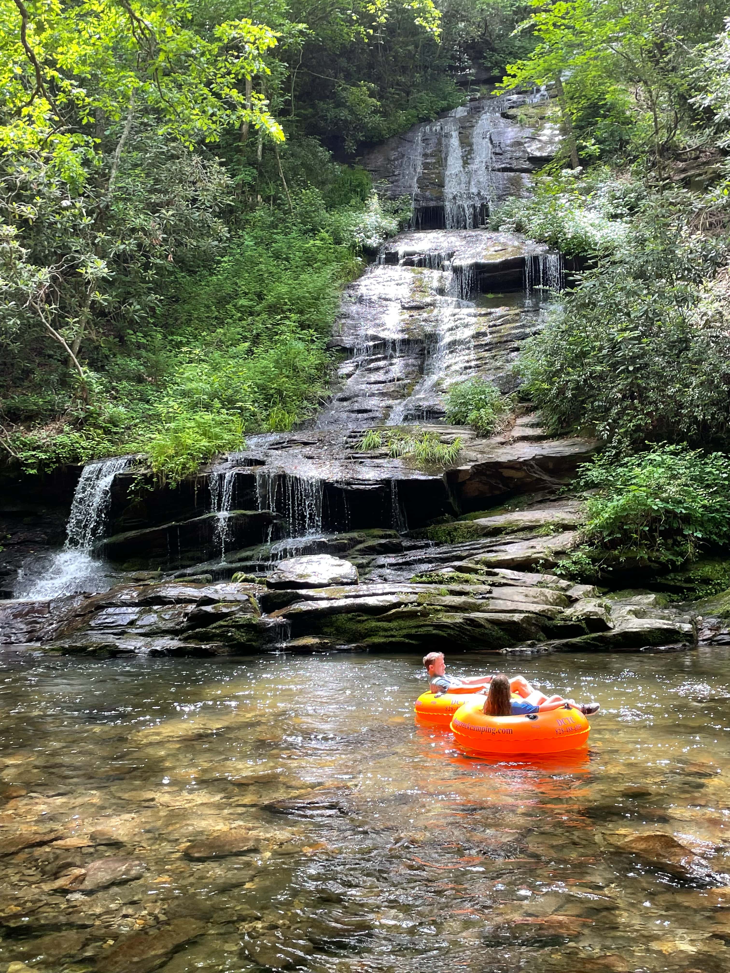 The best waterfall hikes in the Great Smoky Mountains National Park are focal points that draw visitors all year round to nature. Over 2,000,000 visitors a year hike along beautiful trails to the Rainbow, Laurel, Abrams, Grotto, and other popular falls.