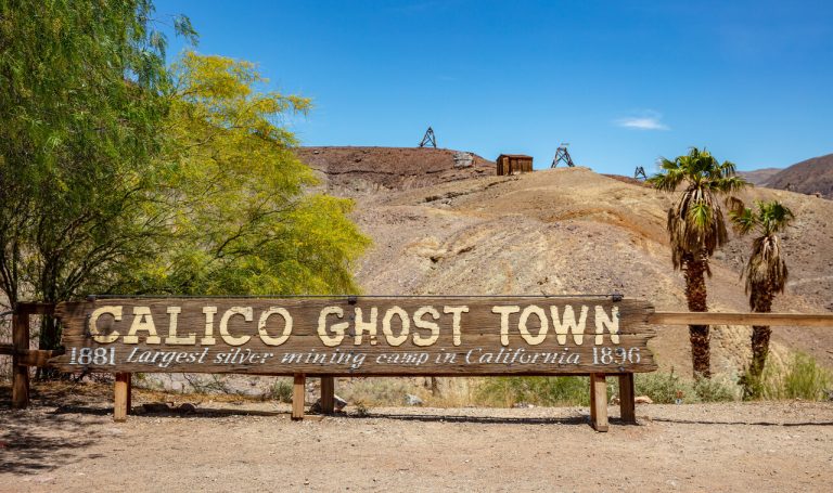 12 U.S. Ghost Towns Perfect for Autumn Road Trips
