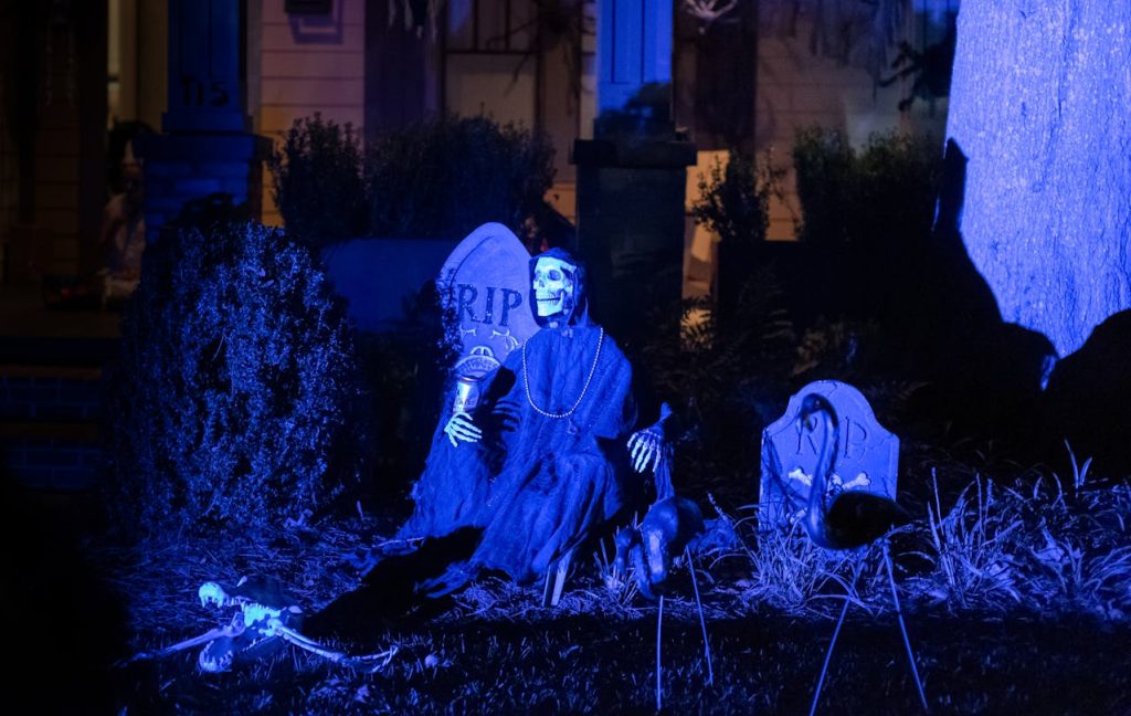 Top haunted houses and attractions across the US – Her Life Adventures Spooky Halloween Decorations in Atlanta Night