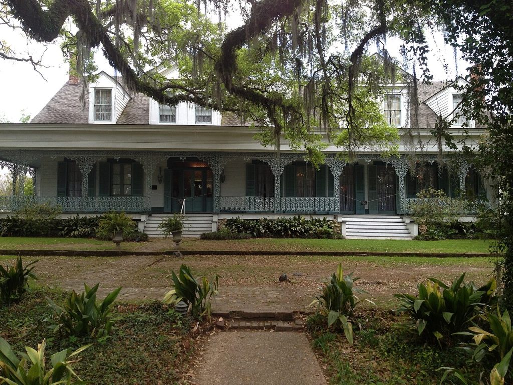 The front view of The Myrtles Plantation