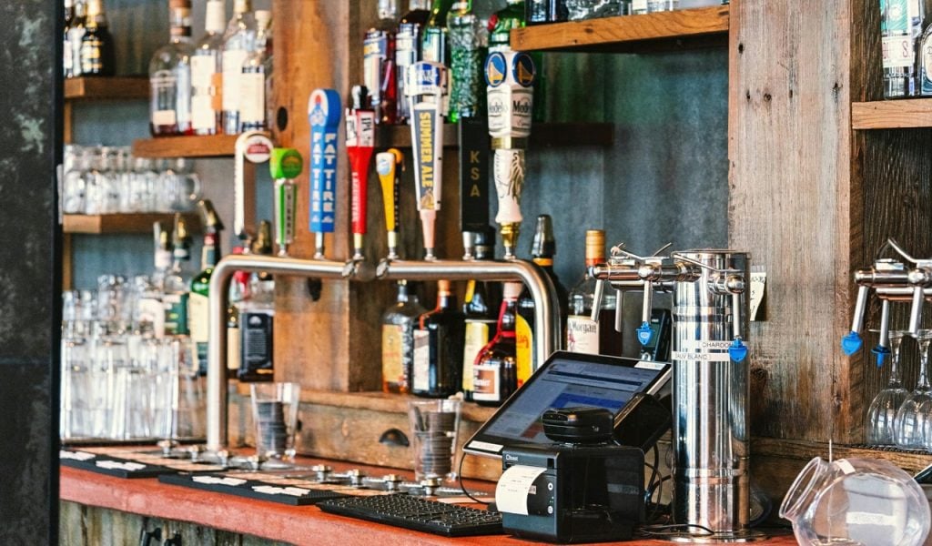 11 U.S. Cities Beer Lovers Should Put on the Map – Her Life Adventures Cozy Bar with Craft Beer Taps in San Francisco