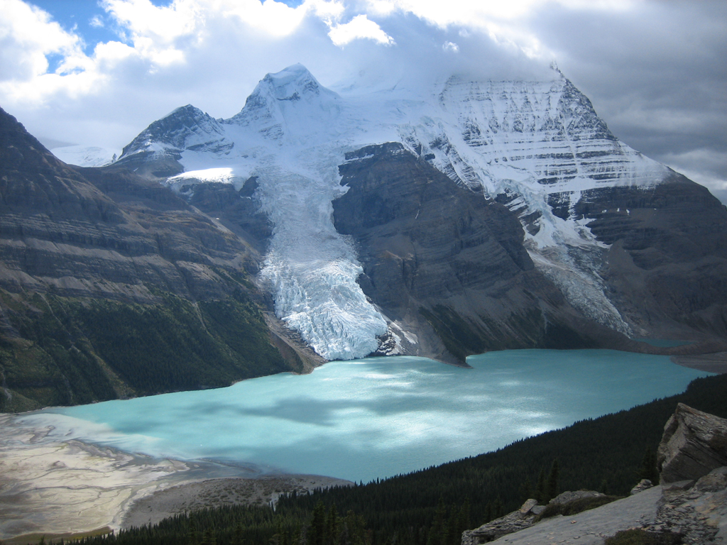 Berg Lake (Canada)
