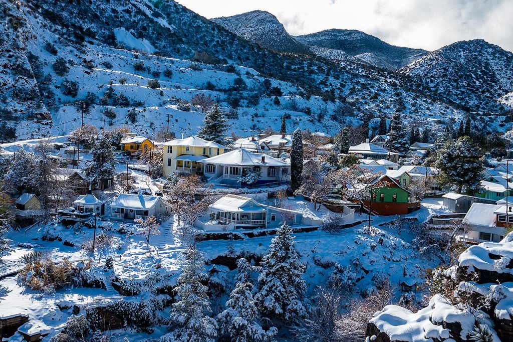 A view of Bisbee, Arizona after a heavy snowfall

