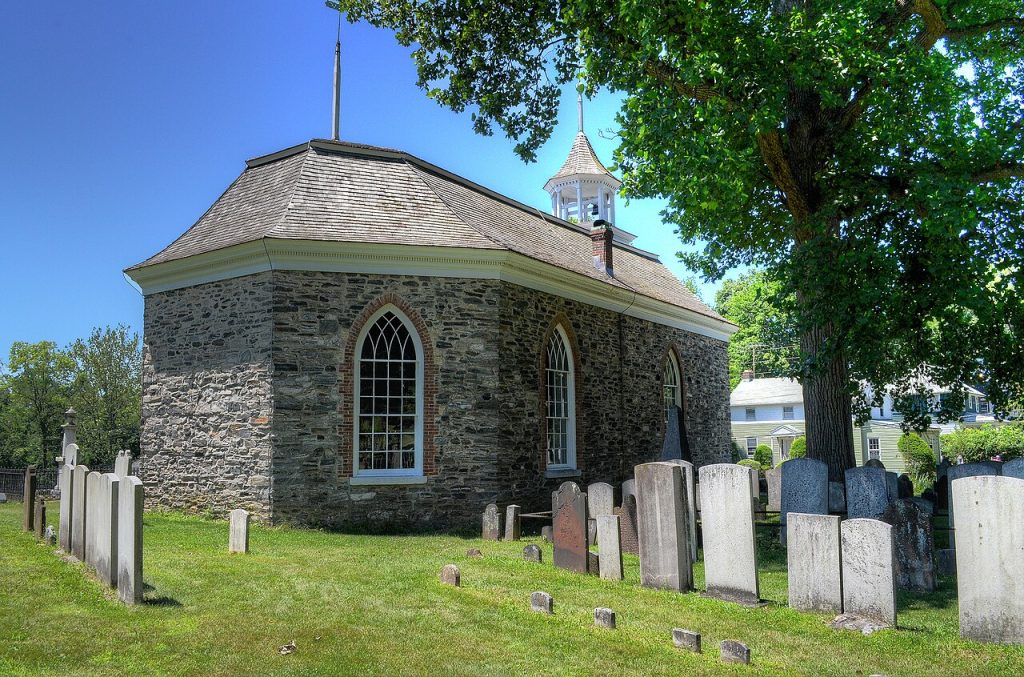 The church described in Washington Irving's "Legend of Sleepy Hollow. Built in 1684 by Dutch Settlers, Irving and the Hessian soldier decapitated in the story, are buried here.