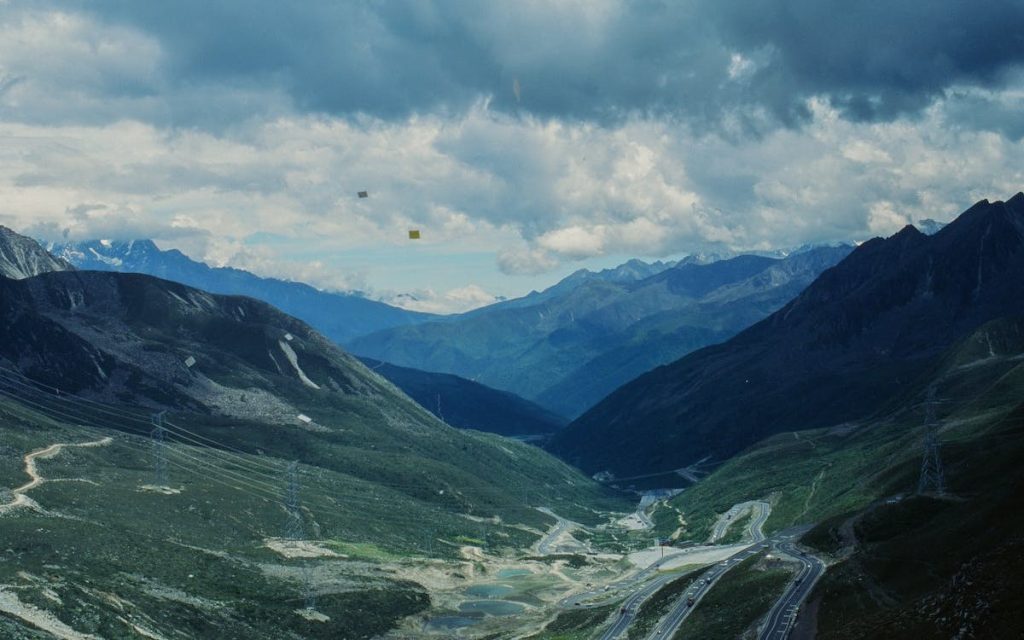 9 Global Mountain Passes That Turn Driving Into an Expedition – Her Life Adventures Mountain Passes