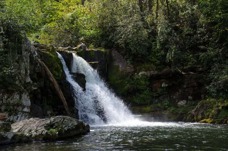 10 Hidden Waterfalls Across the U.S. That Few Tourists Know About