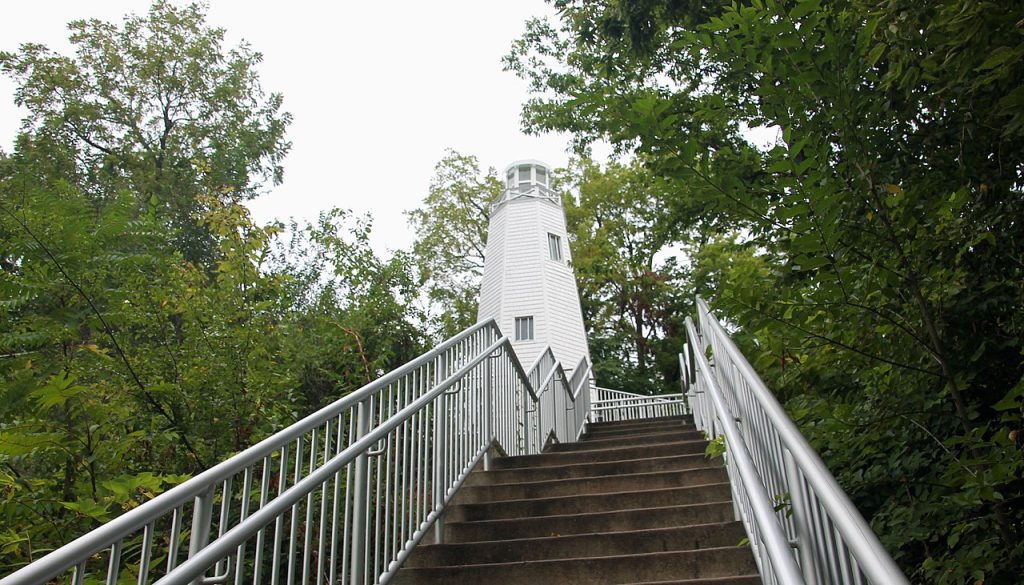 Mark Twain Memorial Lighthouse atop Cardiff Hill, just north of the Tom & Huck statues