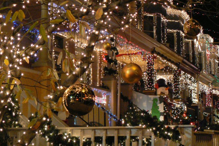 5 Must-See Spots for the Miracle on 34th Street Window Walk.