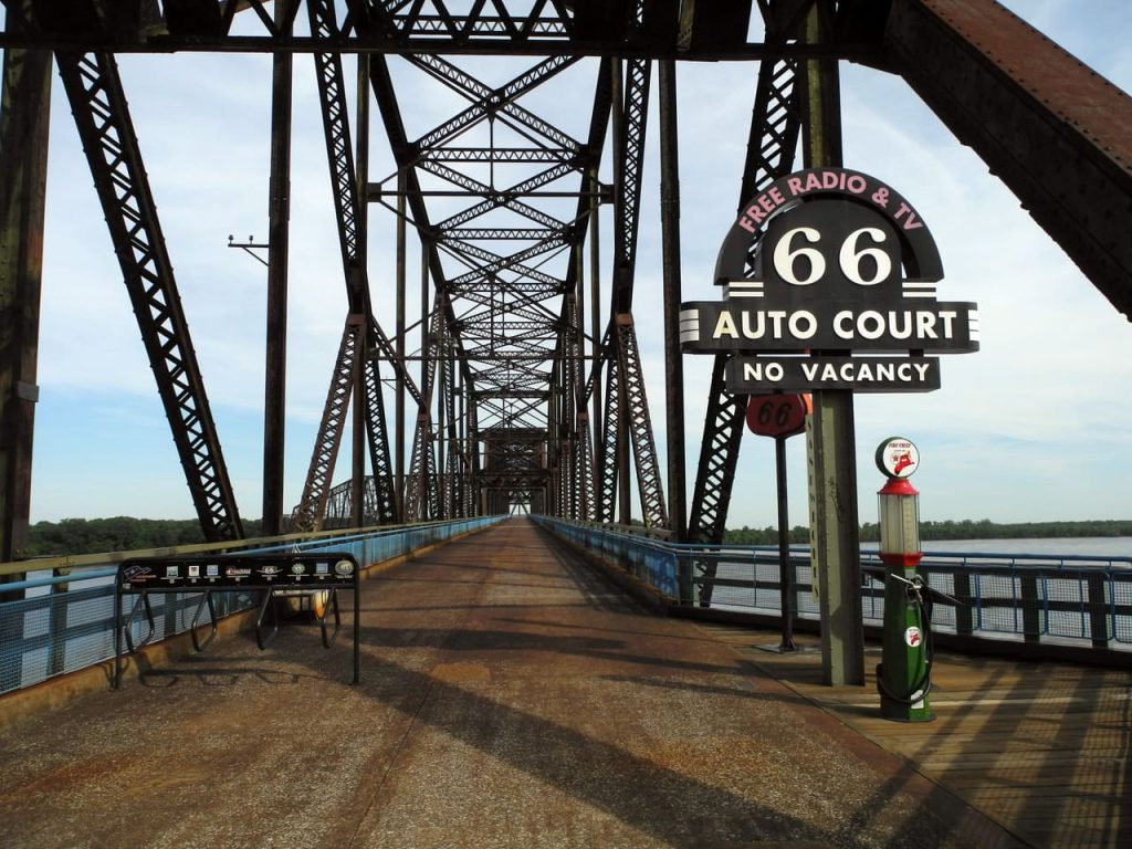 Chain of Rocks Bridge
