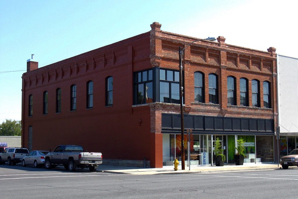 The historic Hanson, Weis & Company Building in Baker City, Oregon.
