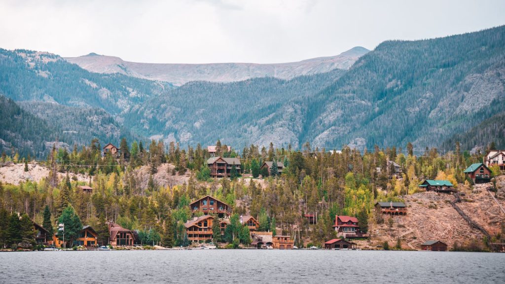 Lakefront Houses in a Mountain Valley