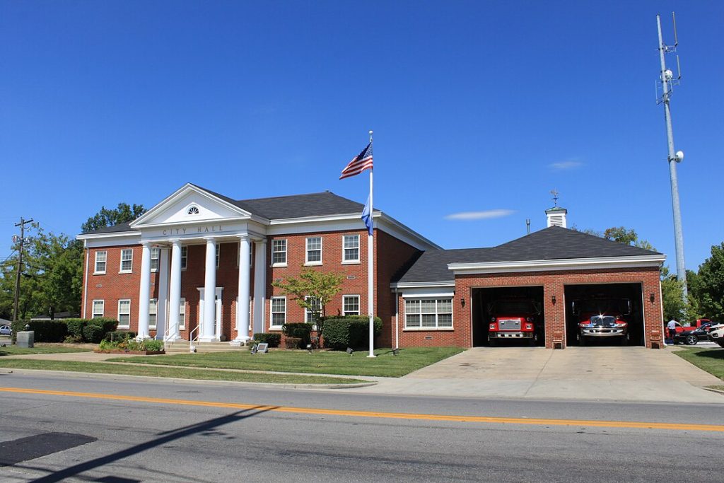 10 Small Towns With Surprising Charm and Very Low Living Costs – Her Life Adventures Berea, Kentucky