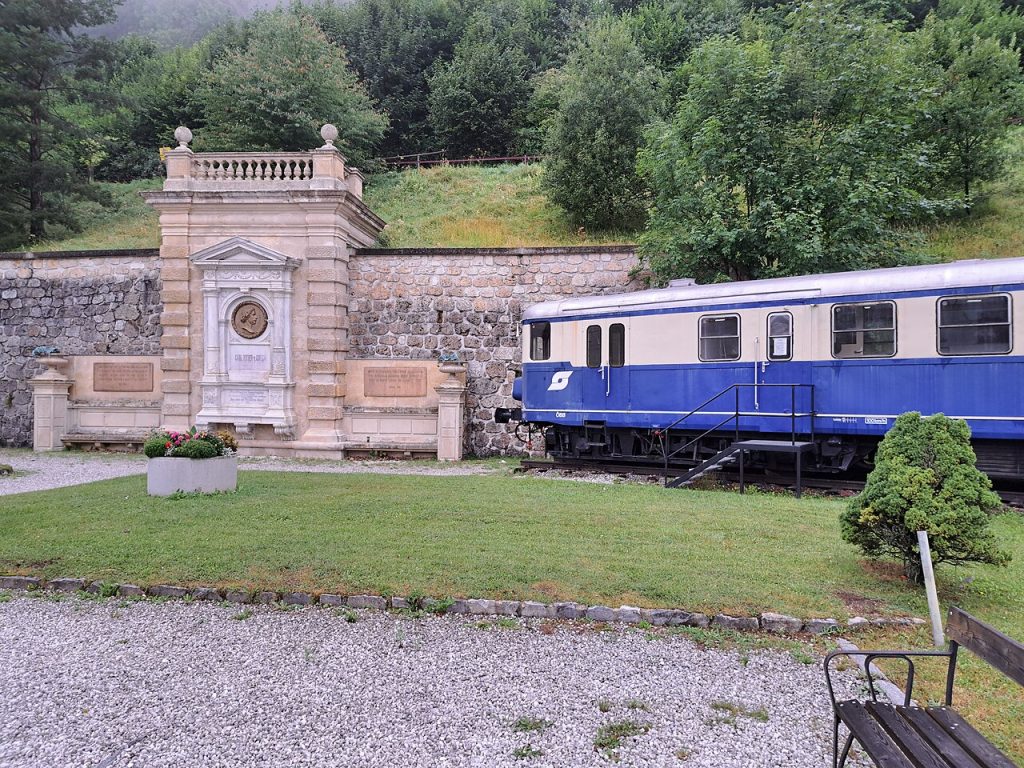 12 Scenic Train Rides in Europe Disrupted by Environmental Tourism Backlash – Her Life Adventures Bahnhof Semmering, Semmeringbahn