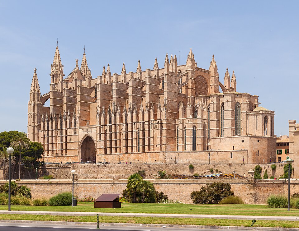 Palma de Mallorca’s Cathedral Area And Beachfront