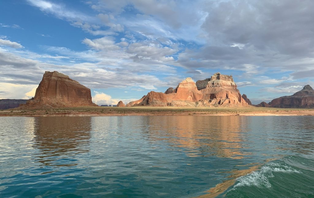 14 “Hidden Gem” Lakes That Are Drying Up Faster Than Expected – Her Life Adventures Lake Powell, United States