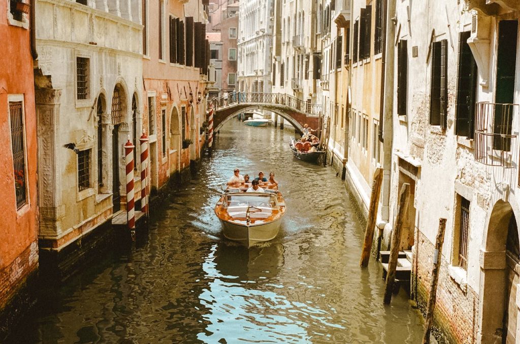 Venice’s Gondola And Day-Trip Circuit