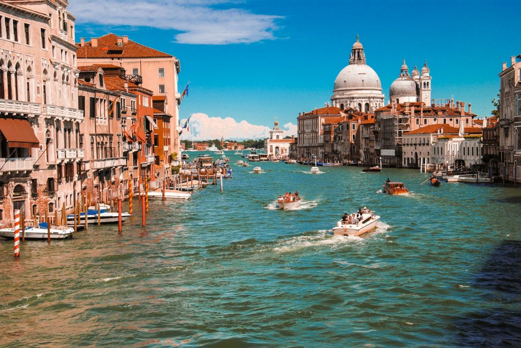 11 Cities Where Airbnb Bans Are Changing How Tourists Stay – Her Life Adventures Venice