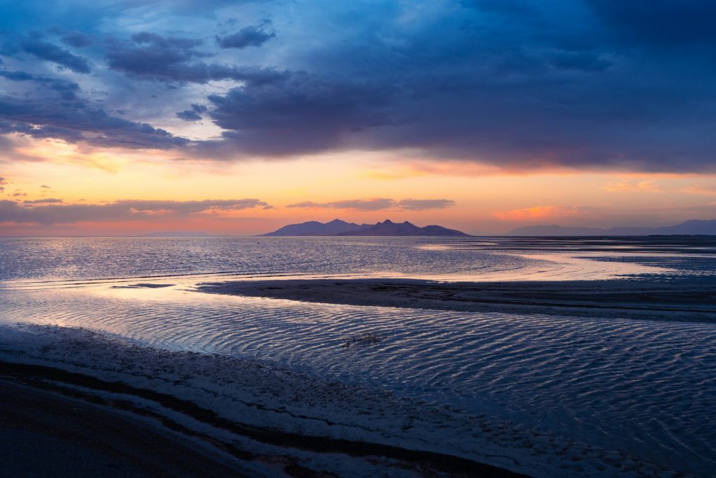 14 “Hidden Gem” Lakes That Are Drying Up Faster Than Expected – Her Life Adventures Great Salt Lake, United States