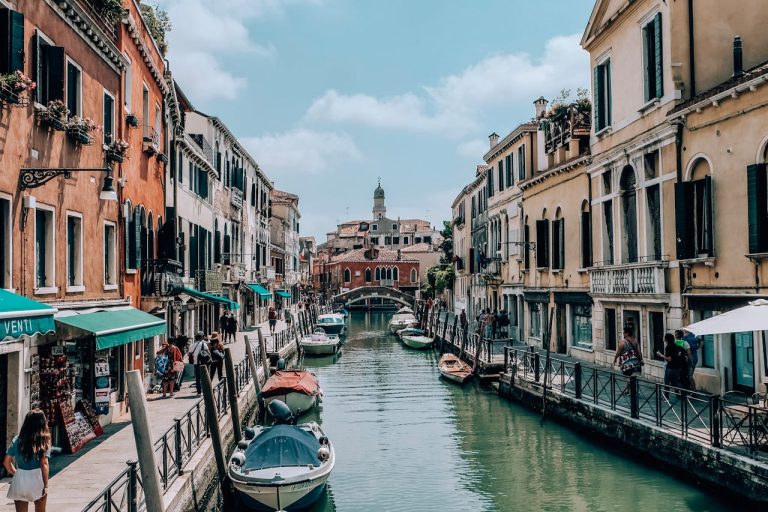 Venice’s Gondola And Day-Trip Circuit