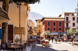 Expecting Big-City Speed and Service