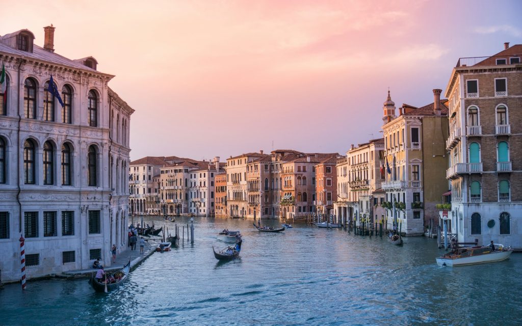 11 Cities Where Airbnb Bans Are Changing How Tourists Stay – Her Life Adventures Venice