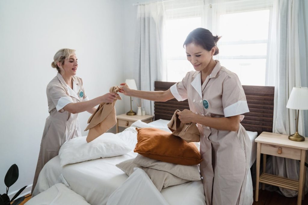 11 Things Hotel Staff Wish Guests Knew Before Checking In – Her Life Adventures Housekeepers Changing Bed Sheets