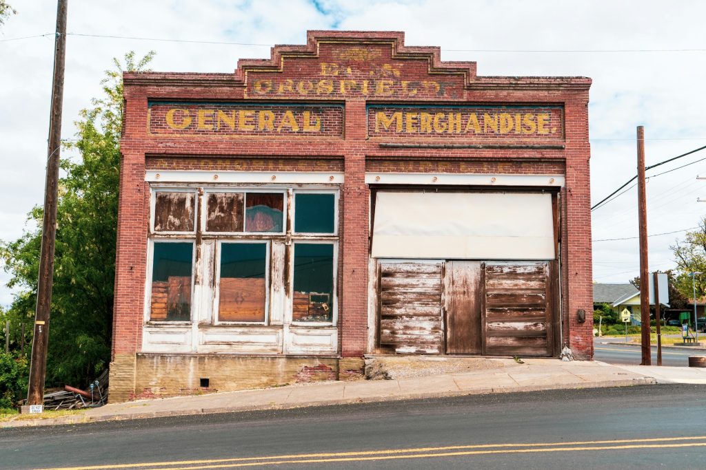 12 U.S. Places That Are Empty, Awkward, and Uncomfortably Quiet – Her Life Adventures Deserted Main Streets in Former Mining Towns