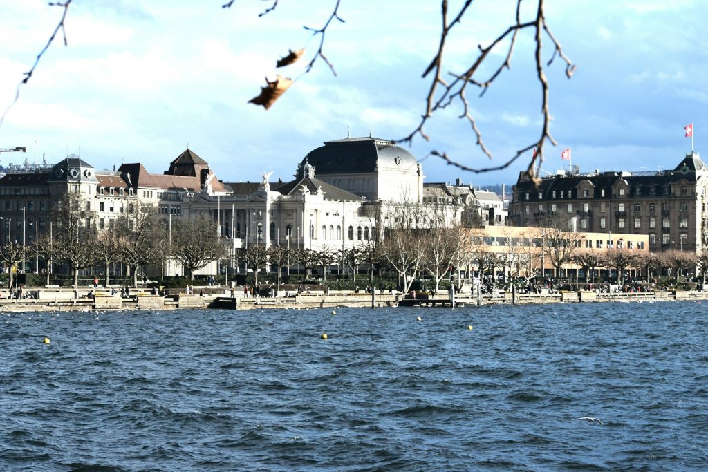 Winter Lakeside Promenades