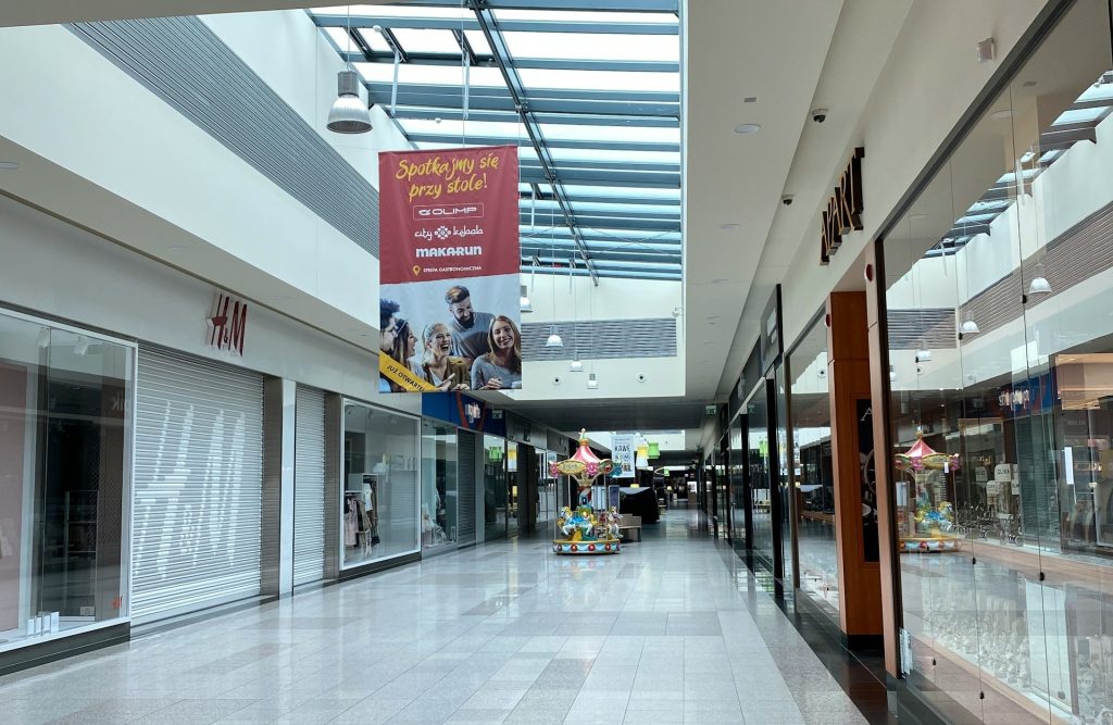 Nearly Empty Outlet Centers