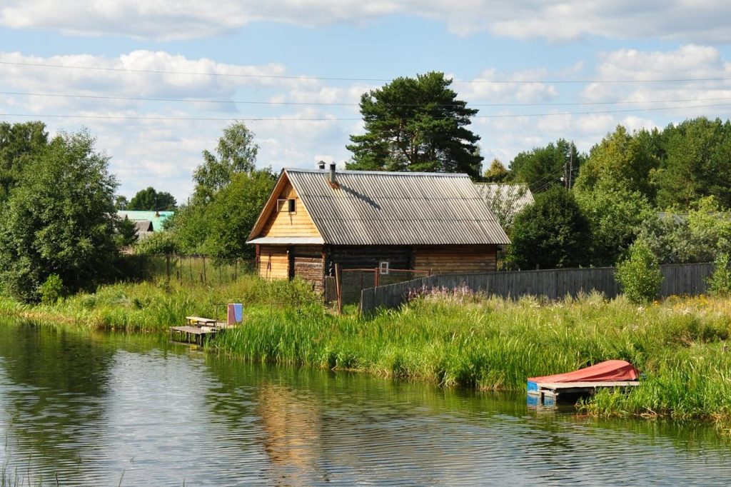 Cherokee Cabins Along Oconaluftee