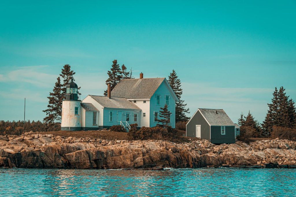 Coastal Cliff Cabins On The Maine Shore