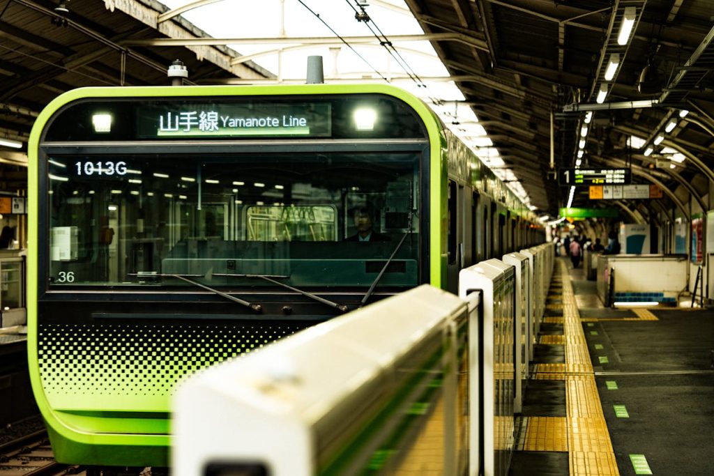 Yamanote Line Train at Tokyo Station Platform