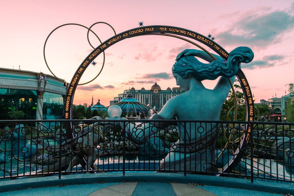 Sculptural Evening at Universal Orlando Resort