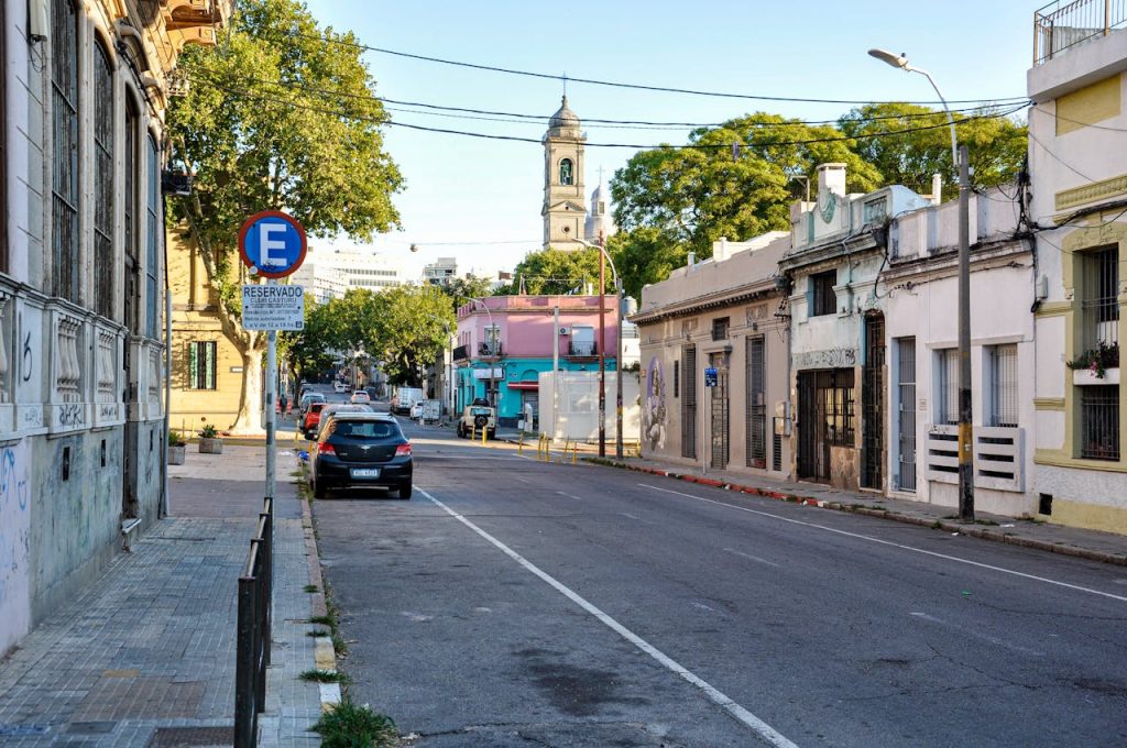 হাঁটার উপযোগী এলাকা বেছে নিন এবং সেখানে থাকুন