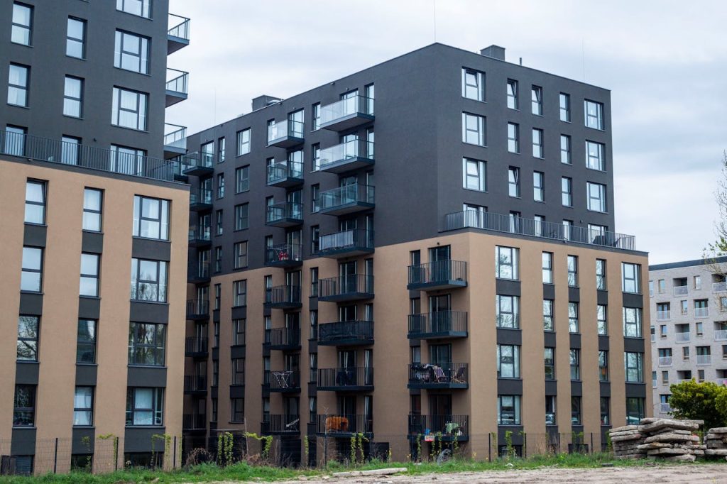 12 U.S. Places That Are Empty, Awkward, and Uncomfortably Quiet – Her Life Adventures Overbuilt Subdivisions Without Residents Yet