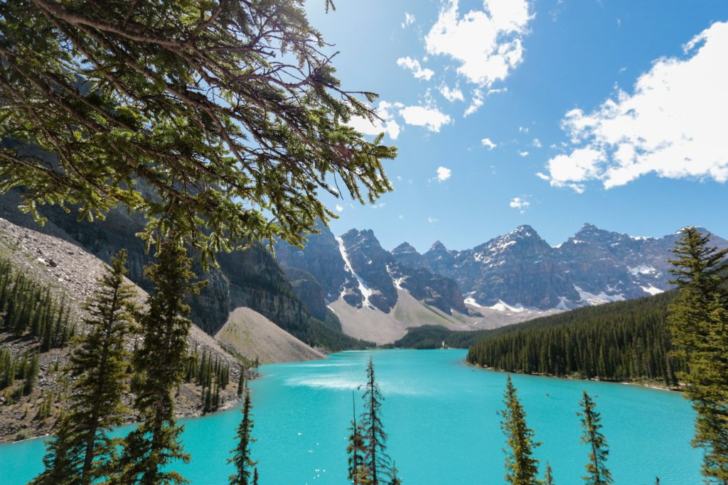 Banff: Lake Louise And Moraine Lake