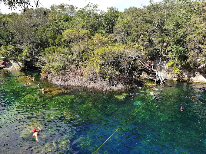 পুয়ের্তো অ্যাভেনচুরাসে সেনোট জার্দিন দেল ইডেন