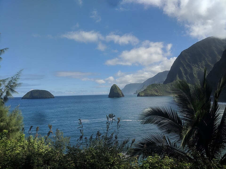 The offshore islands '?kala, M?kapu, and Huelo as seen from Kalaupapa