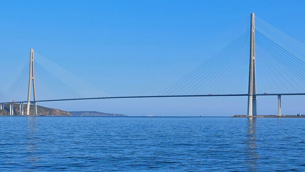 13. রাশিয়ান ব্রিজ, রাশিয়া