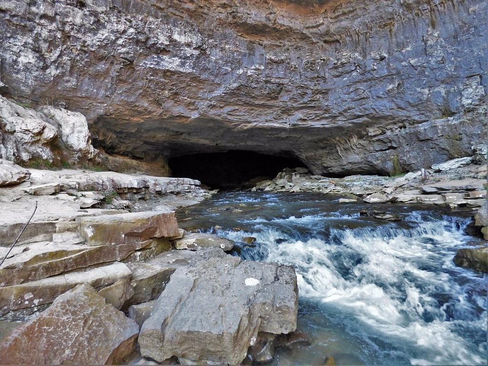 Buggytop Cave in Tennessee