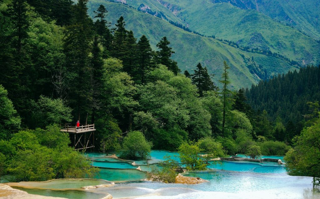 Jiuzhaigou Rewards Travelers Who Respect the System