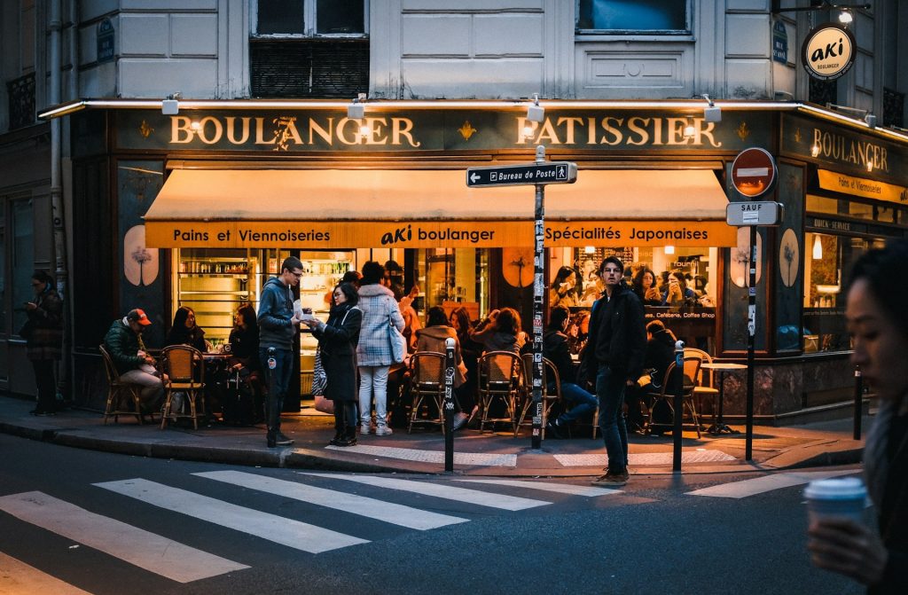 Nightlife Risks Feel Higher When Traveling Alone