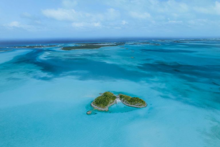 These 7 Deserted Islands Isolated With Internet Ick Still Feel Like the Edge of the World