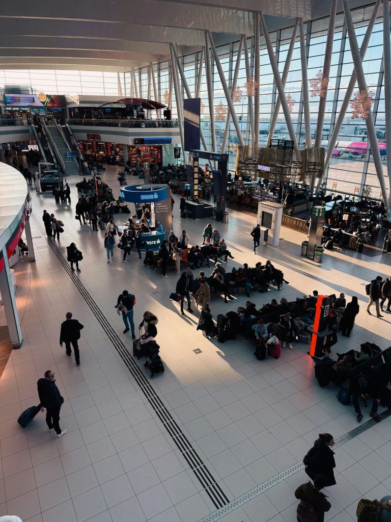 10 Things Frequent Flyers Always Buy at the Airport