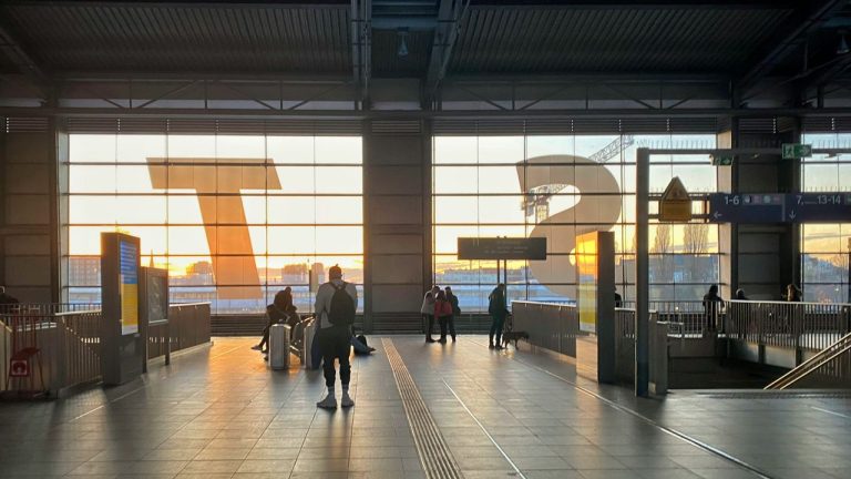 More U.S. Travelers Are Choosing Early Morning Flights for One Simple Reason