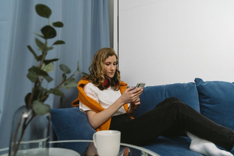 Are We Over-Diagnosing Ourselves? How Social Media Is Reshaping Mental Health Labels