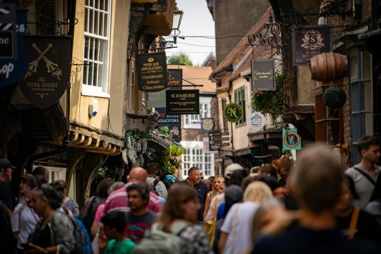 8 American Tourist Behaviors That Are Now Officially Banned in Popular International Destinations