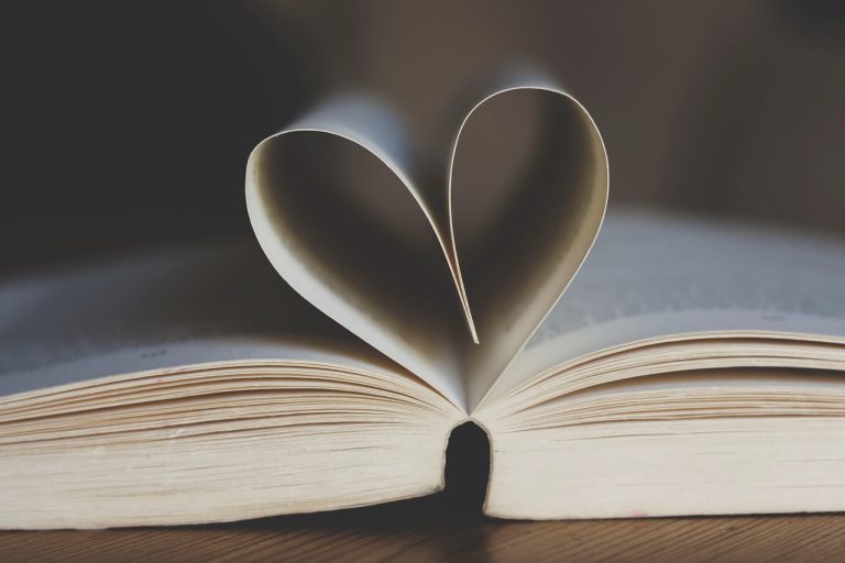 12 Books That Experienced Travelers Say Made Long Haul Flights Feel Like They Were Over in Minutes